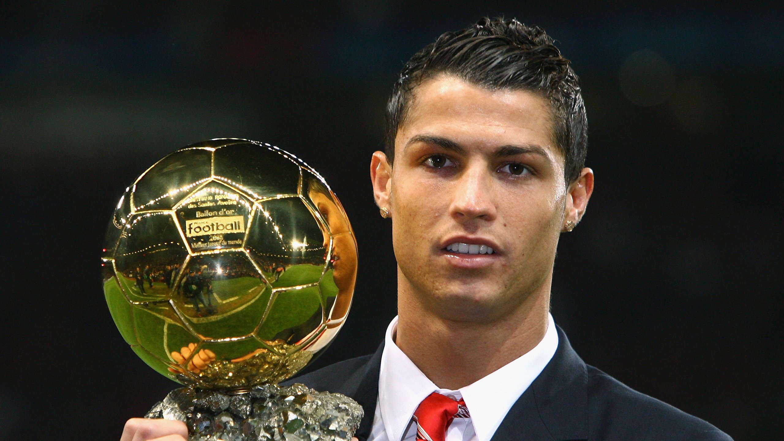 体育科技展会上多款智能穿戴设备亮相,智能体育装备